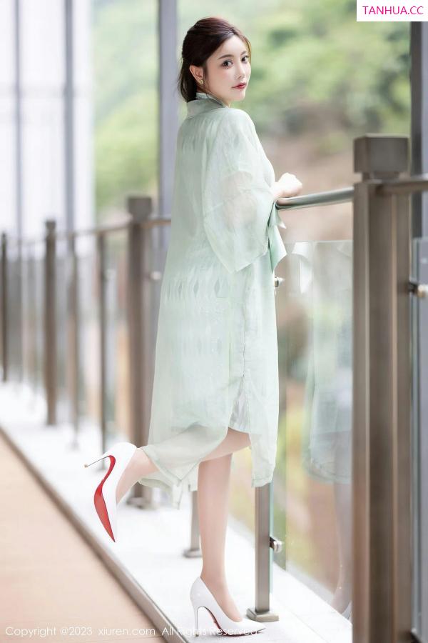 杨晨晨 sugar小甜心CC [XiuRen]高清写真图 2023.06.27 No.6983 杨晨晨Yome 旗袍美腿第4张图片